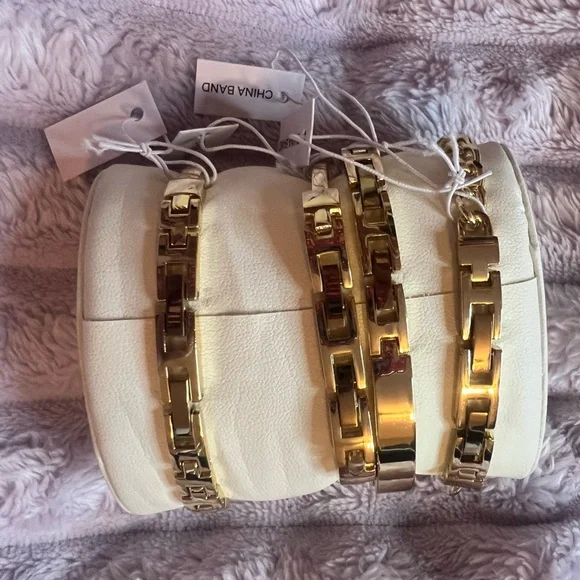 👑Anne Klein Gold-Tone Watch & Bracelet Set – New in Box with tags - Picture 4 of 9